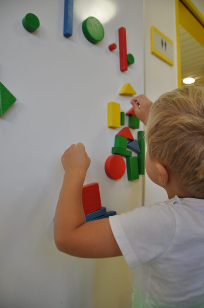 spielen im kindergarten. sanfte gute eingewöhnung im kita. kindergartenfreude. freude am spielen